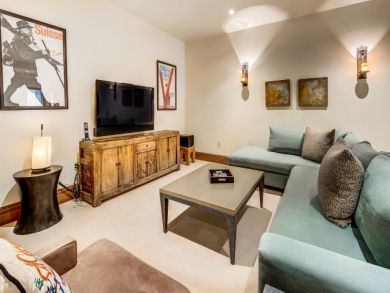 Posh Five Bedroom Luxury Ski Home Steps to Lift